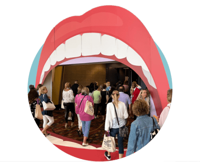 Entrada a una feria comercial diseñada por GES con una boca abierta con dientes.